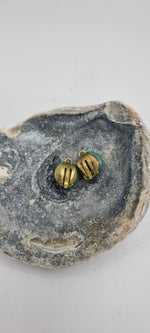 Load image into Gallery viewer, Vintage 1930s clip on  peaking glass earrings
