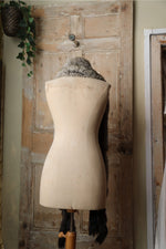 Load image into Gallery viewer, Vintage 1920s Chinchilla Fur Stole – Gatsby Era Grey Wrap – Long Luxury Scarf
