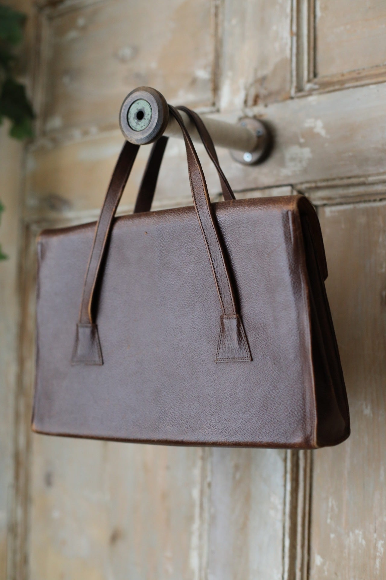 Vintage early 1940s Dark brown leather handbag