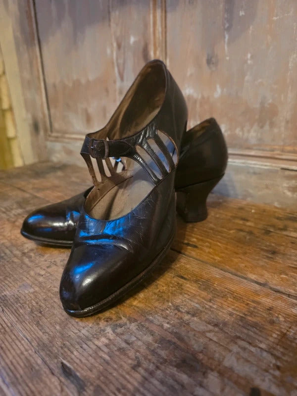 Original 1930s Vintage Leather T-Bar Shoes – UK 3½