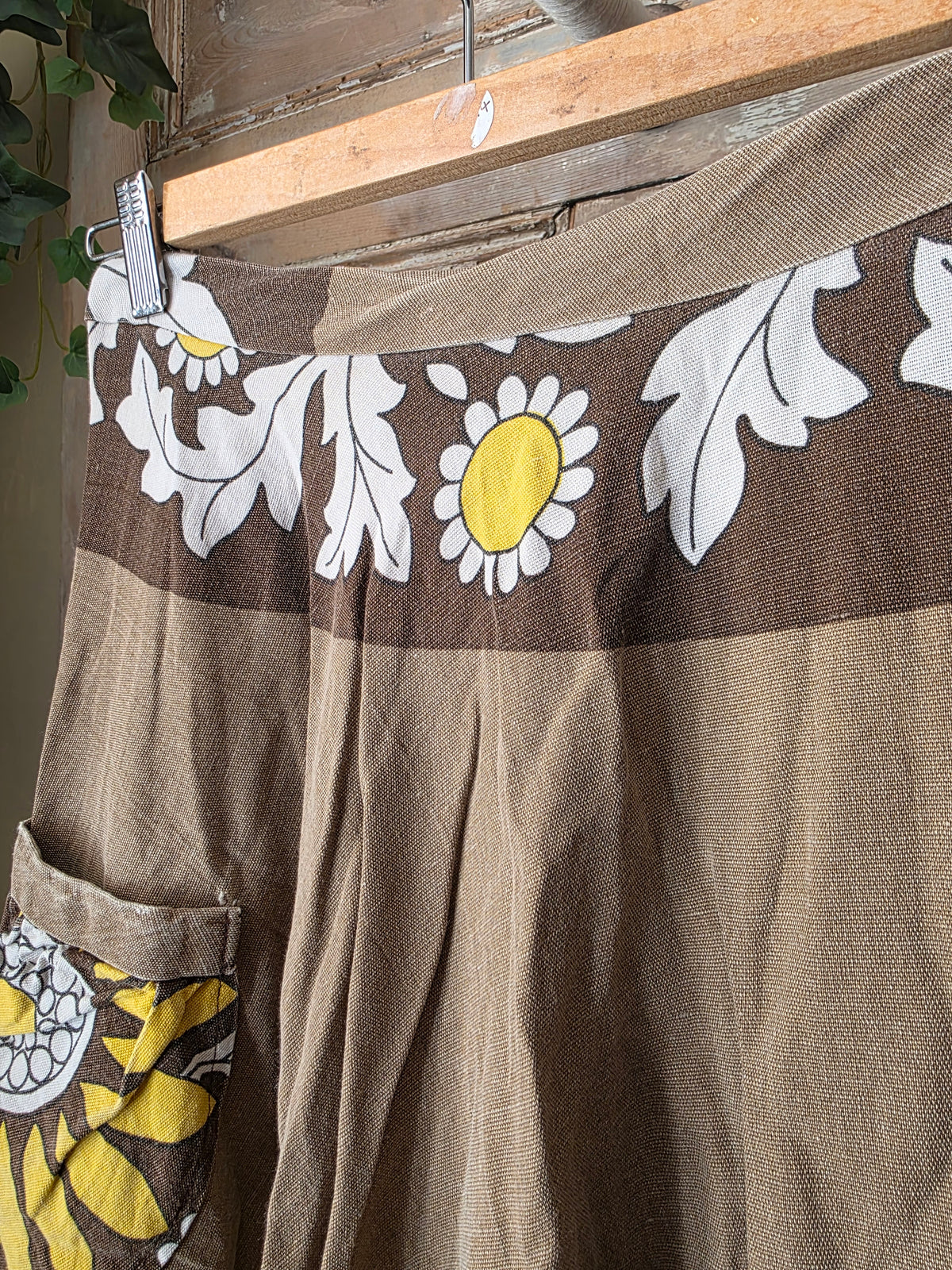 Vintage 1970s Handmade Sunflower Novelty Print Skirt – Make Do and Mend – UK8