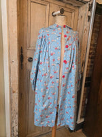 Load image into Gallery viewer, Vintage 1930s Cotton Housecoat / Floral Dressing Gown – Blue Print – Red Buttons
