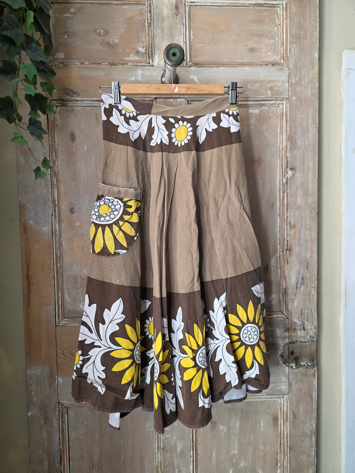 Vintage 1970s Handmade Sunflower Novelty Print Skirt – Make Do and Mend – UK8