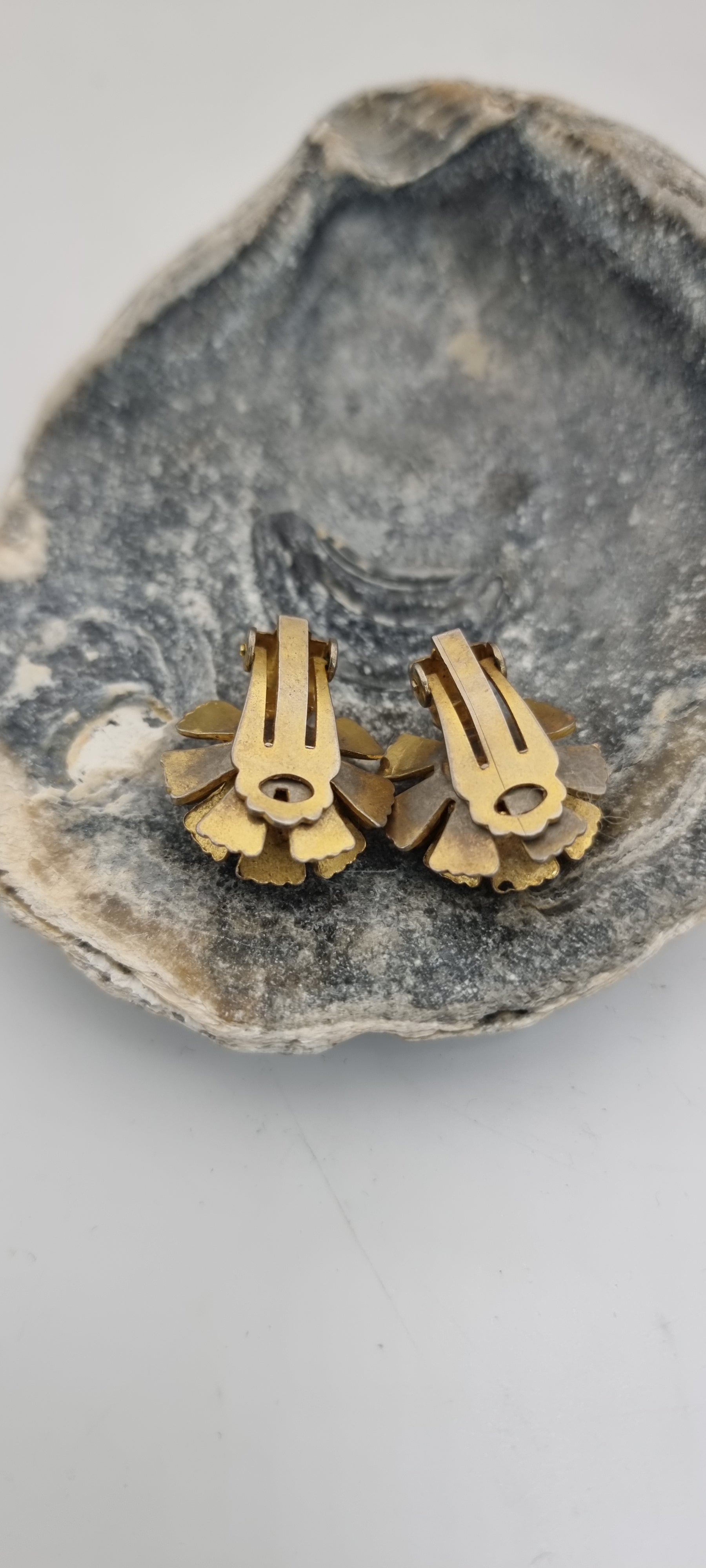 Vintage 1950s Damascene sweet little flower clip on earrings