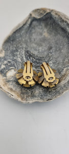 Vintage 1950s Damascene sweet little flower clip on earrings