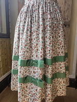Load image into Gallery viewer, Vintage 1950s Floral Cotton Sundress with Green Bows – UK 12/14
