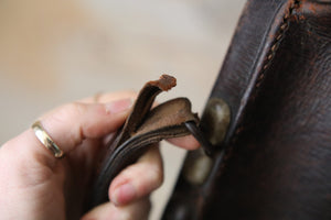 Vintage 1930s brown Leather gladstone top handle doctors bag