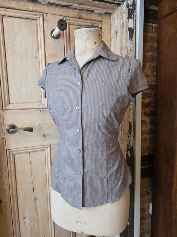 Vintage fairy core Y2K Canda Embroidered Blouse – Tie Back – Cotton – Taupe Brown