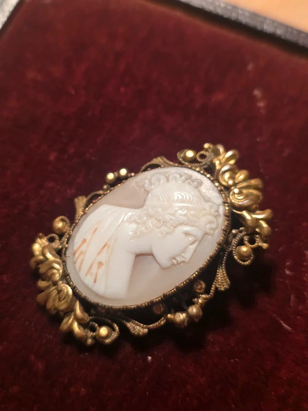 Victorian-Style Cameo Brooch – Classical Profile – c. late 19th / early 20th century