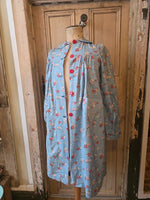 Load image into Gallery viewer, Vintage 1930s Cotton Housecoat / Floral Dressing Gown – Blue Print – Red Buttons
