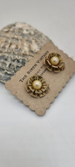 Load image into Gallery viewer, Vintage 1950s Damascene sweet little flower clip on earrings
