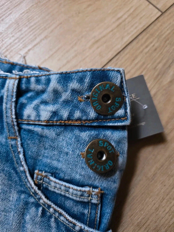 Vintage Y2K Acid Wash Denim Mini Skirt | Double Button Waist | UK 10–12
Description
