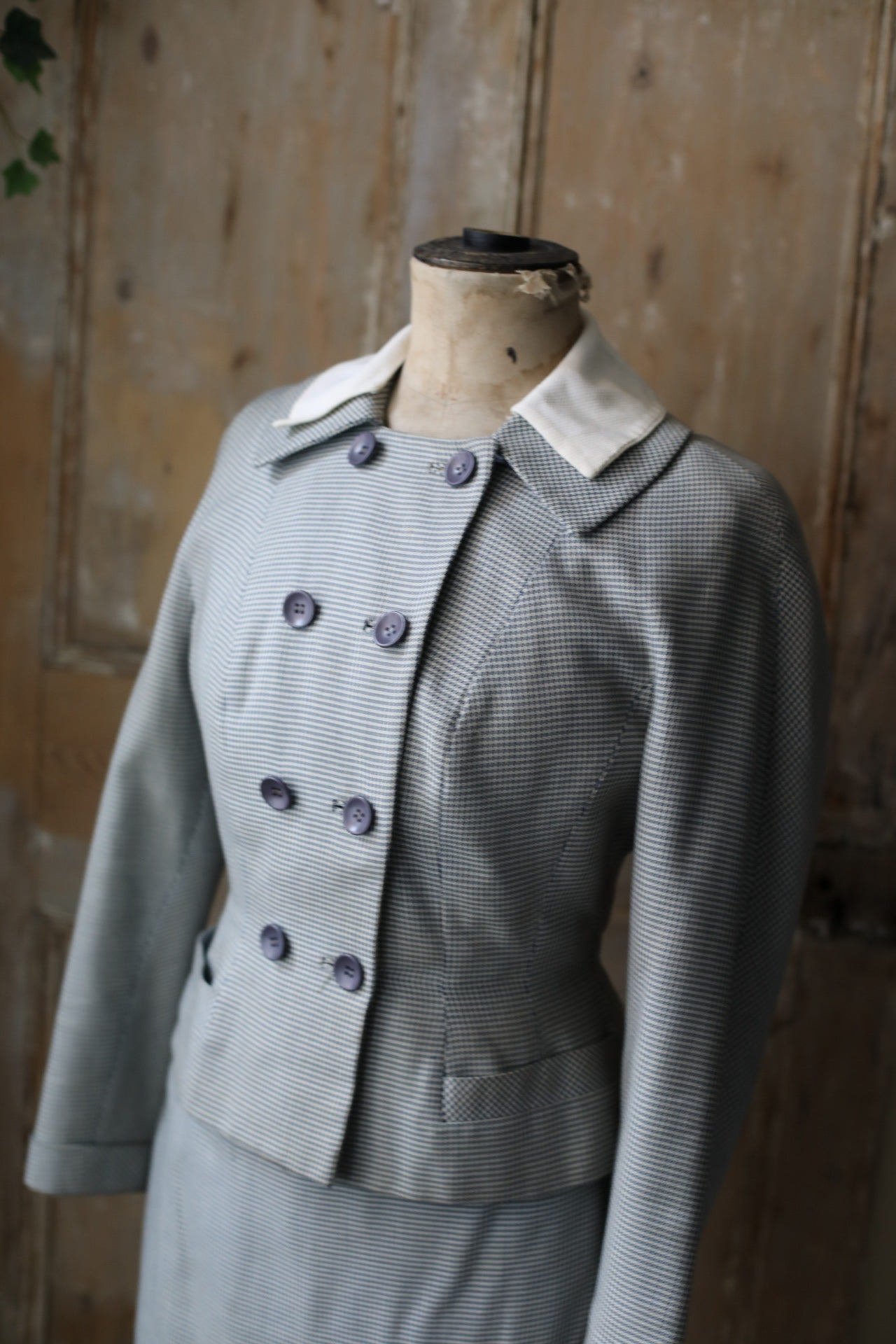 Vintage late 1940s Rensoir original two piece wool ladies suit. Dogtooth