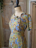 Load image into Gallery viewer, Vintage 1940s Style Floral Cotton Day Dress with Asymmetrical Collar – UK 10/12
