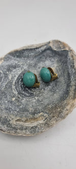 Load image into Gallery viewer, Vintage 1930s clip on  peaking glass earrings
