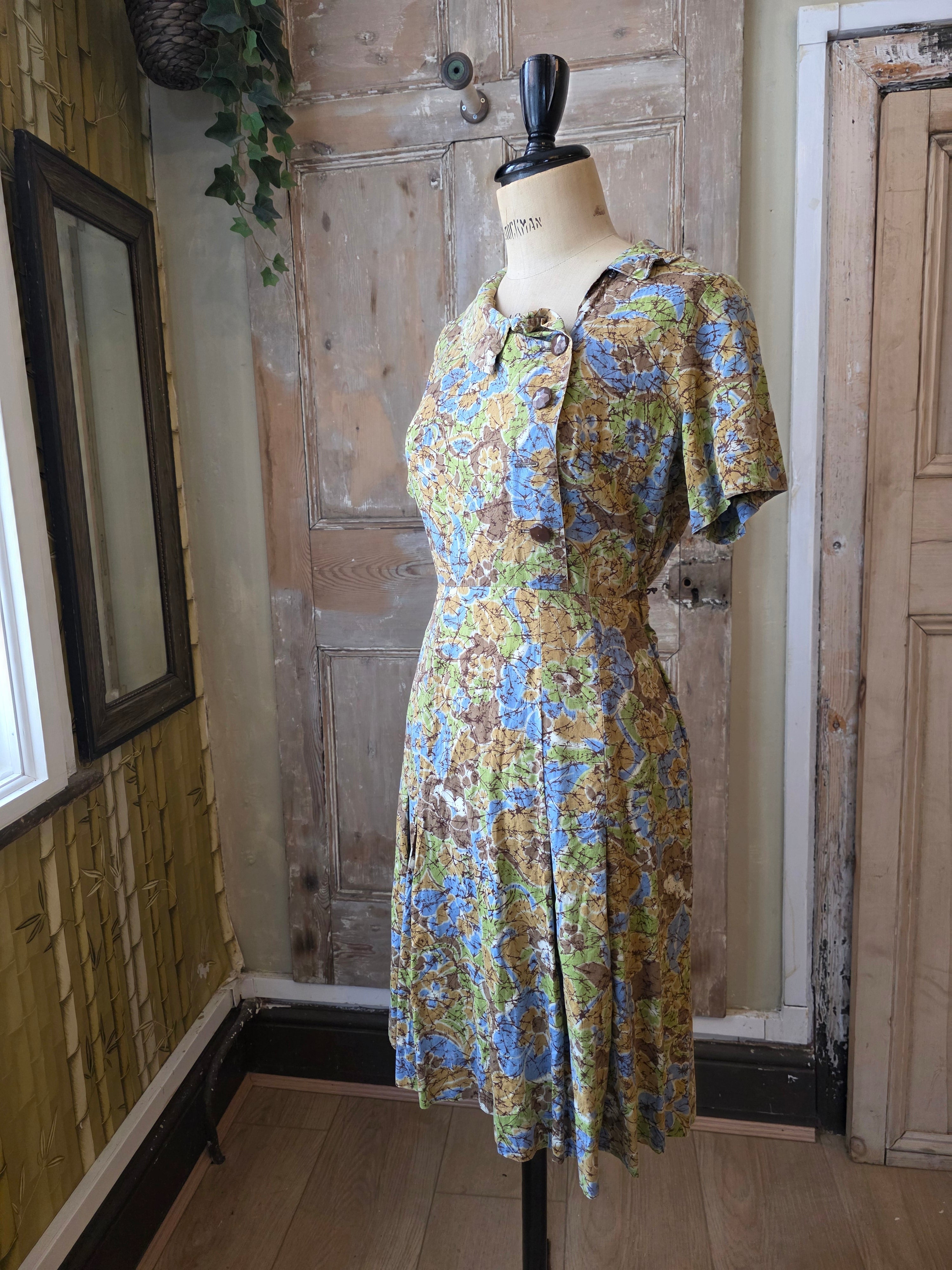 Vintage 1940s Style Floral Cotton Day Dress with Asymmetrical Collar – UK 10/12