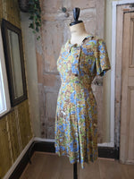 Load image into Gallery viewer, Vintage 1940s Style Floral Cotton Day Dress with Asymmetrical Collar – UK 10/12
