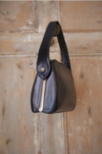 Load image into Gallery viewer, Vintage late 1930s Navy leather bag - Swivel handle - Goodwood revival
