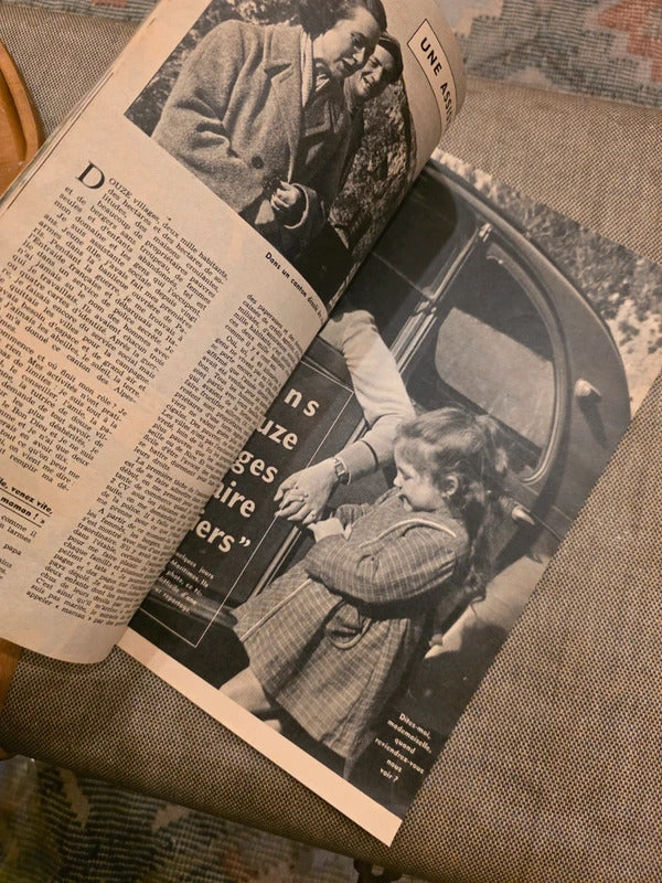 Vintage La Vie french magazine - June 1959