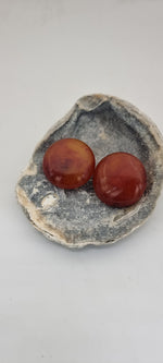 Load image into Gallery viewer, Vintage 1940s bakelite amber clip on earrings
