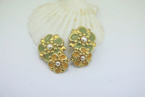 Clip on - statement floral Earrings - 1960s jewellery - Retro Mod