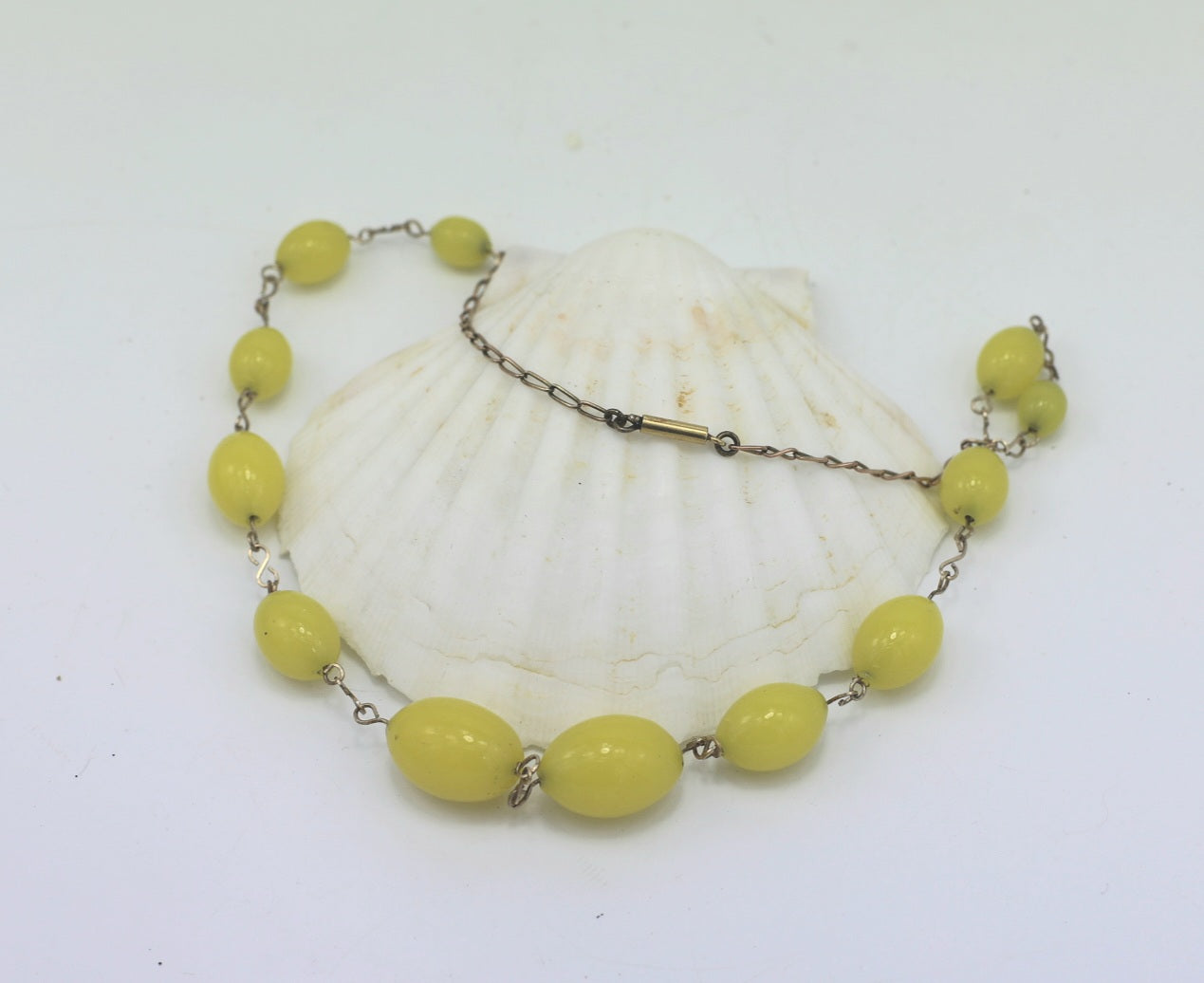 1930s glass necklace - Moulded Graduating beads - yellow statement