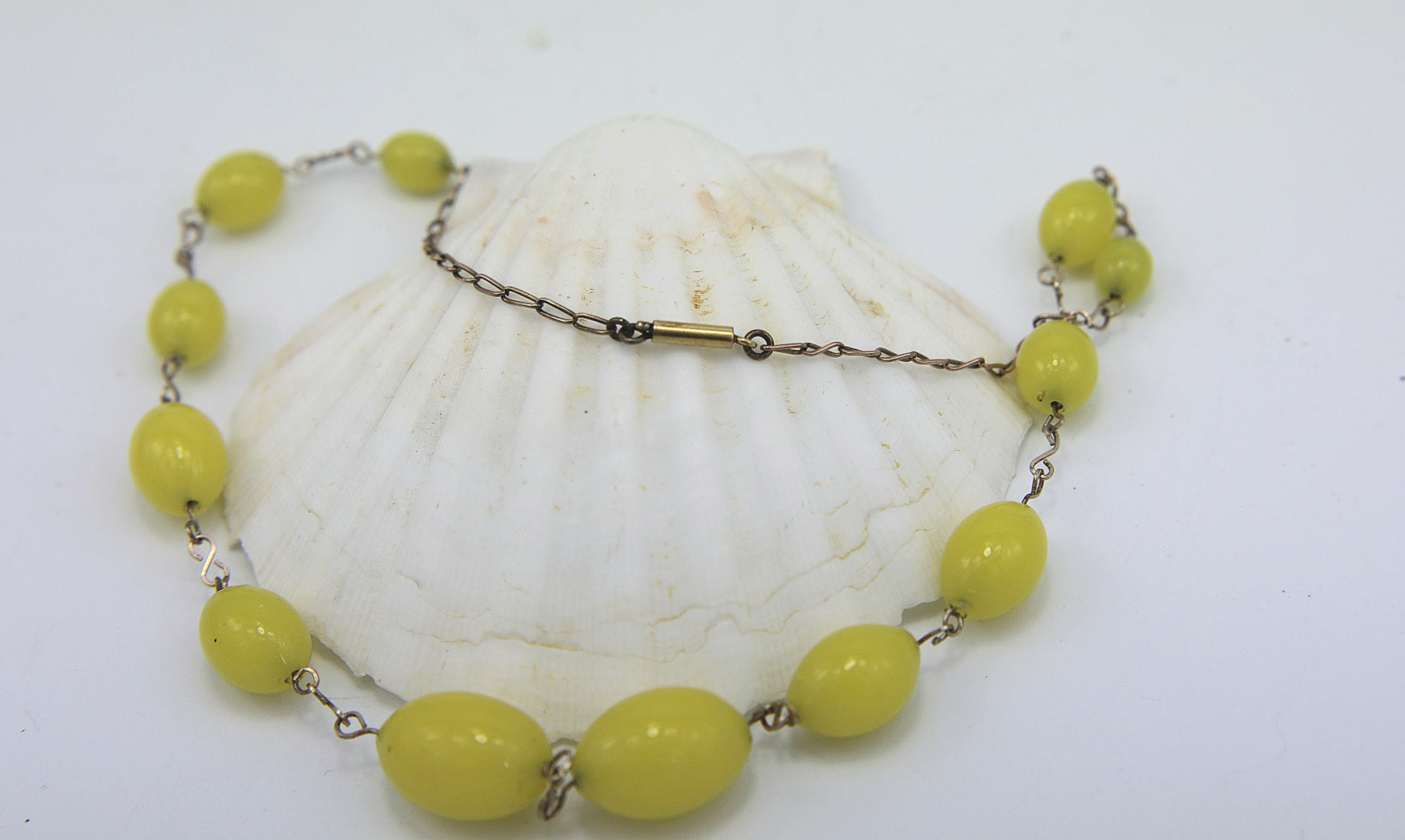1930s glass necklace - Moulded Graduating beads - yellow statement