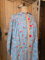 Load image into Gallery viewer, Vintage 1930s Cotton Housecoat / Floral Dressing Gown – Blue Print – Red Buttons
