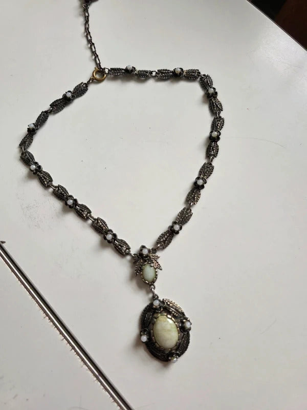 Vintage Miracle Jewellery Celtic Style Necklace – Green Cabochon