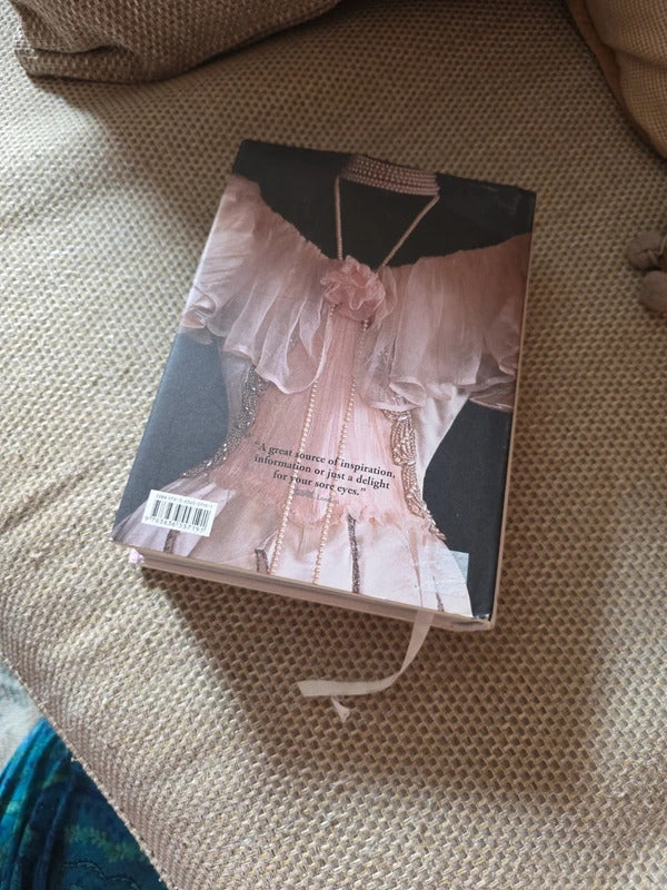 Fashion: History from the 18th -20th Century Taschen