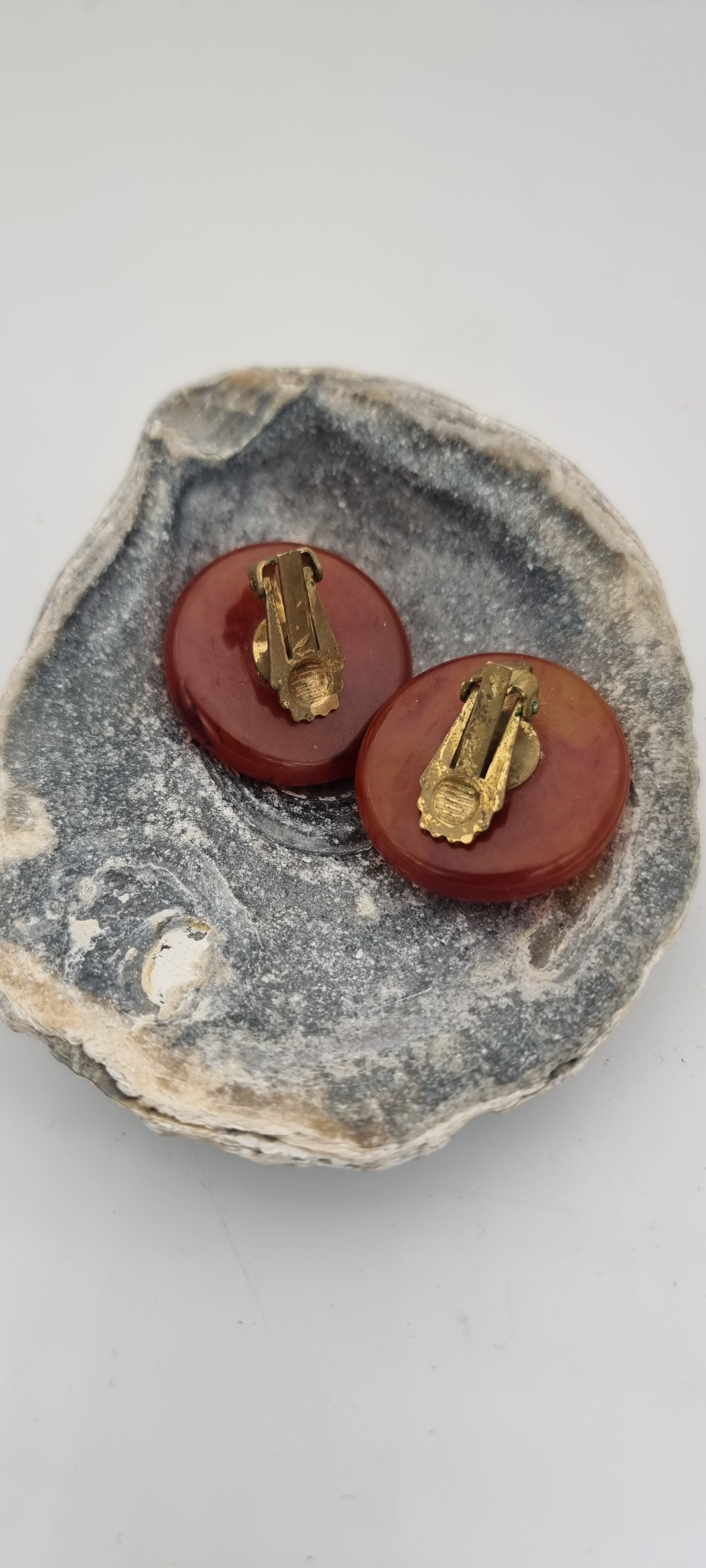 Vintage 1940s bakelite amber clip on earrings