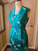 Load image into Gallery viewer, Vintage 1950s Oriental Brocade Silk Dress | Emerald Chrysanthemum Jacquard | Wiggle Dress | UK 12
