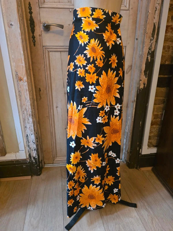 Vintage 1970s Floral Cotton Maxi Skirt – Orange & Black Sunflower bold  Print