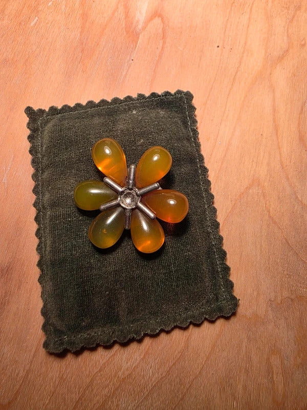 Vintage Apple Juice Bakelite Flower Brooch – 1930s