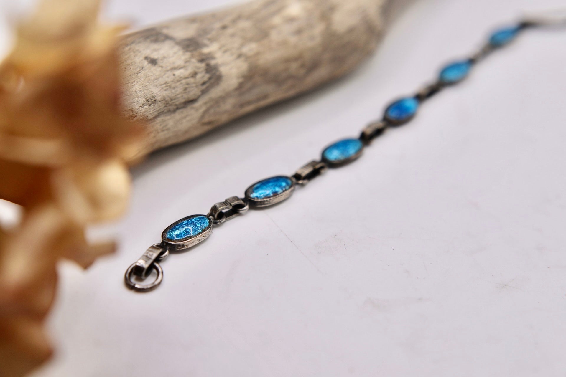 Vintage 1930s silver tone bracelet - foil back glass - blue