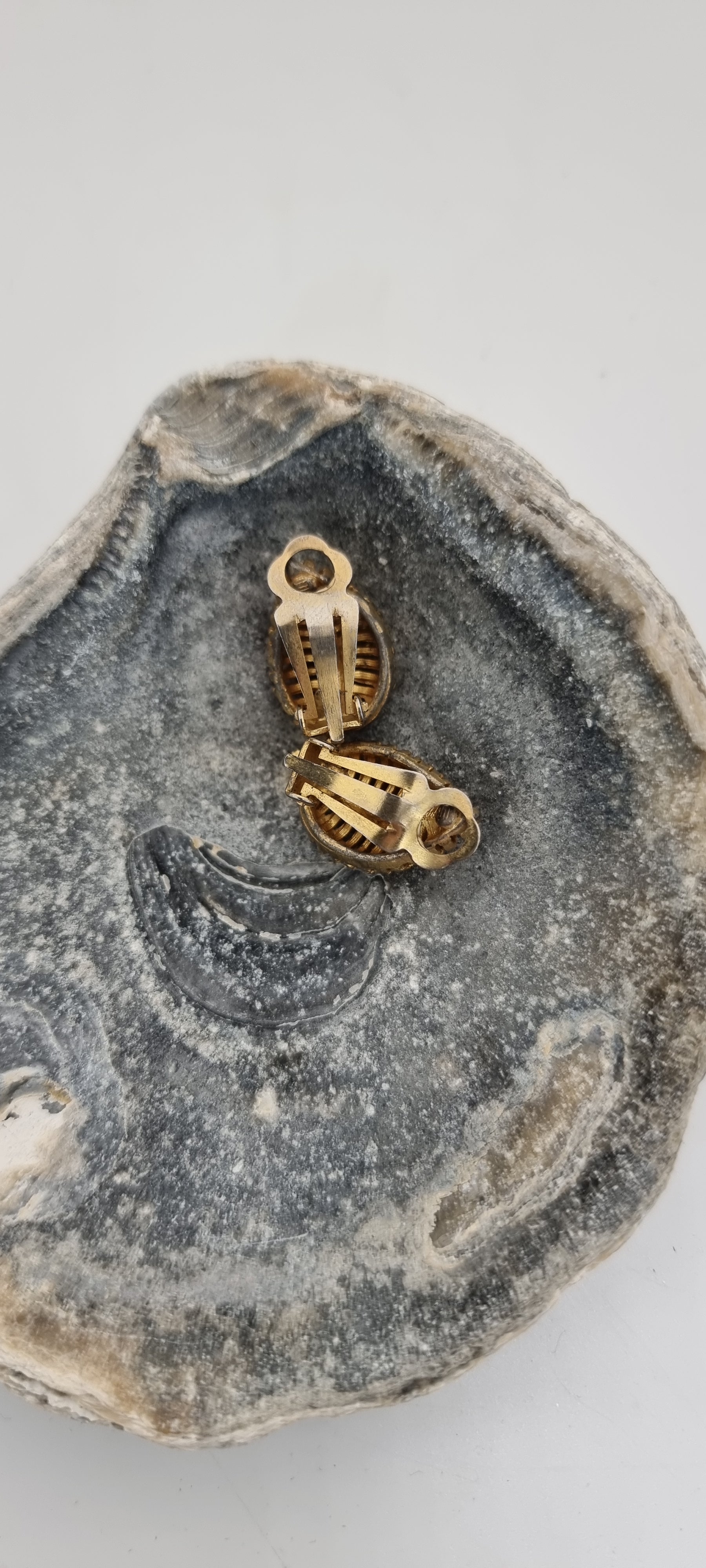 Vintage 1950s leaf gold tone clip on earrings