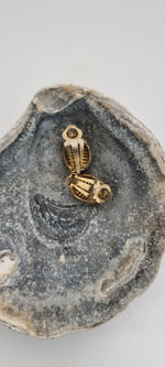 Load image into Gallery viewer, Vintage 1950s leaf gold tone clip on earrings
