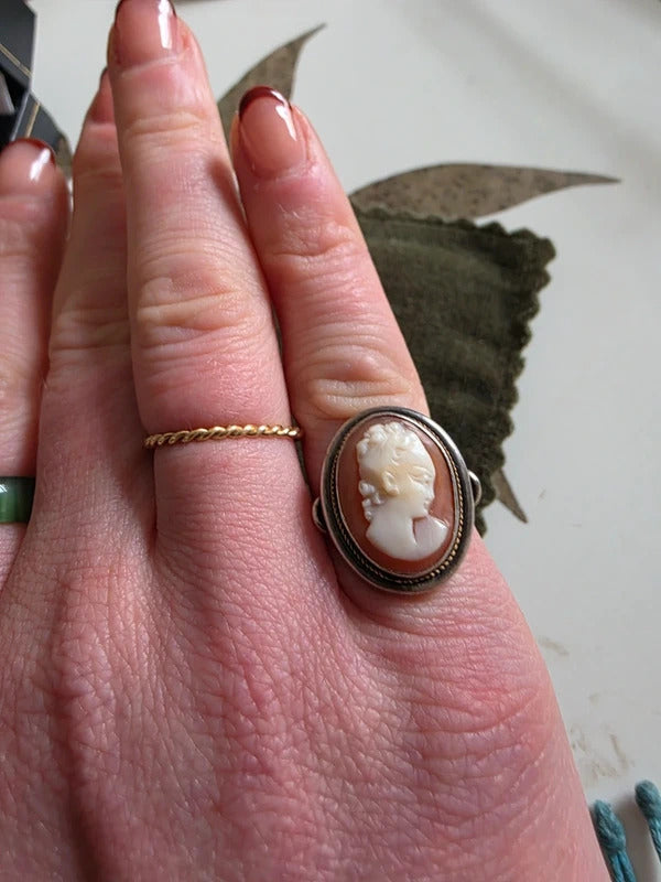 Vintage 1940s Silver Cameo Ring – Size K