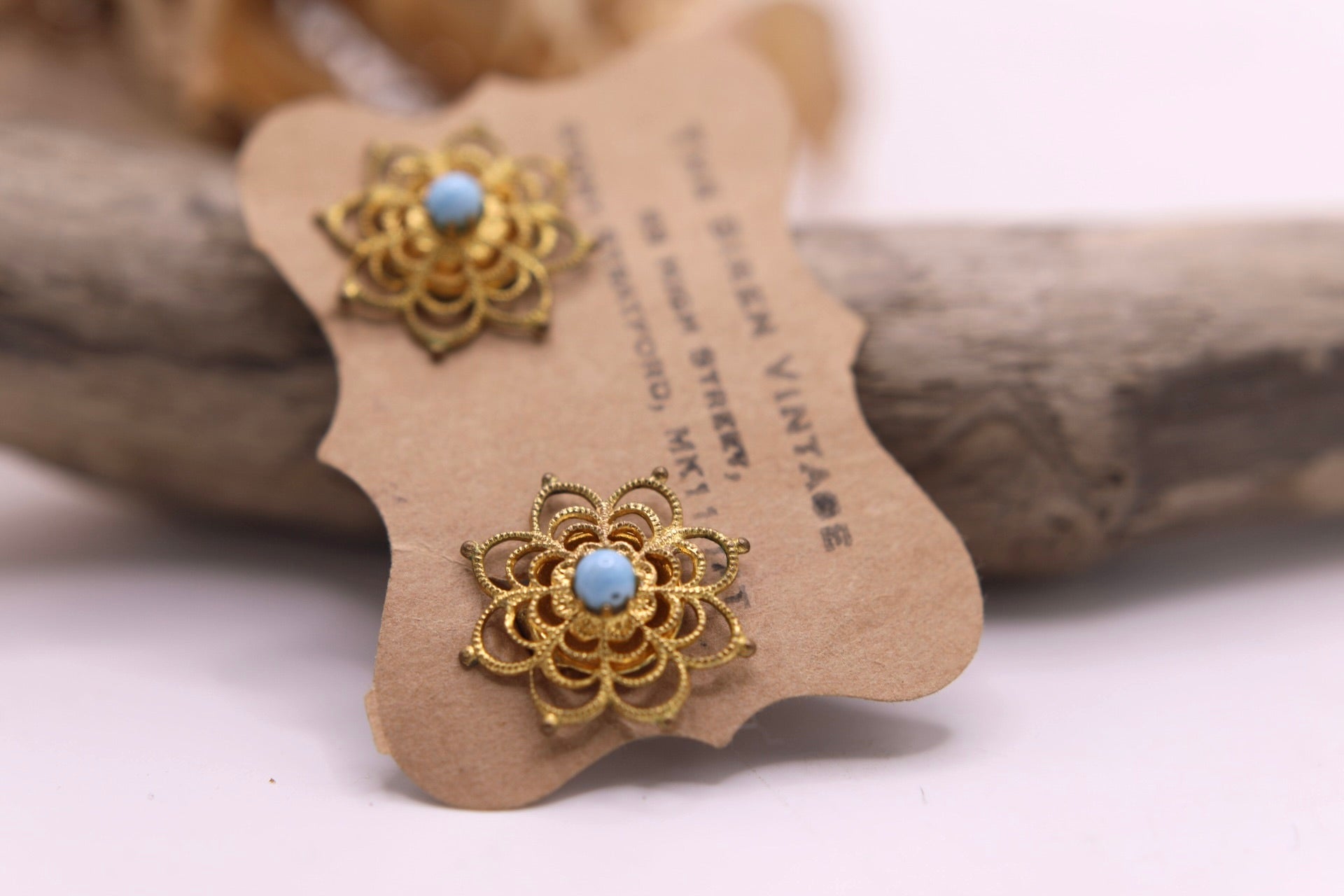 Vintage 1940s blue stone gold tone clip on earrings costume jewellery