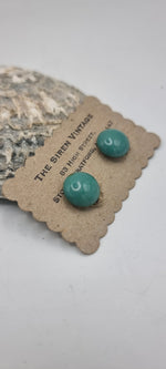 Load image into Gallery viewer, Vintage 1930s clip on  peaking glass earrings
