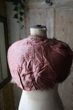 Load image into Gallery viewer, Vintage 1920s Fox Fur Capelet – Snow-Tipped Caramel Brown – Elegant Shoulder Wra
