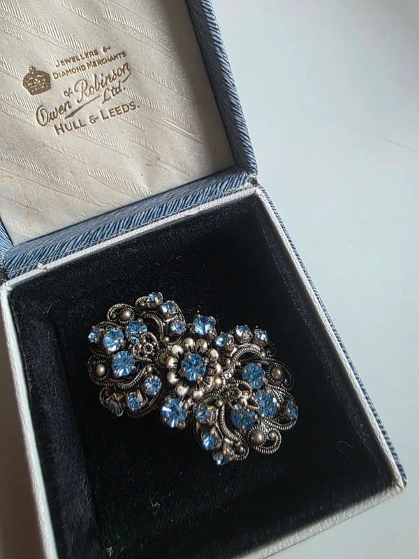 Vintage art deco 1930s silver-tone filigree blue paste brooch – bridal “something blue” 💙