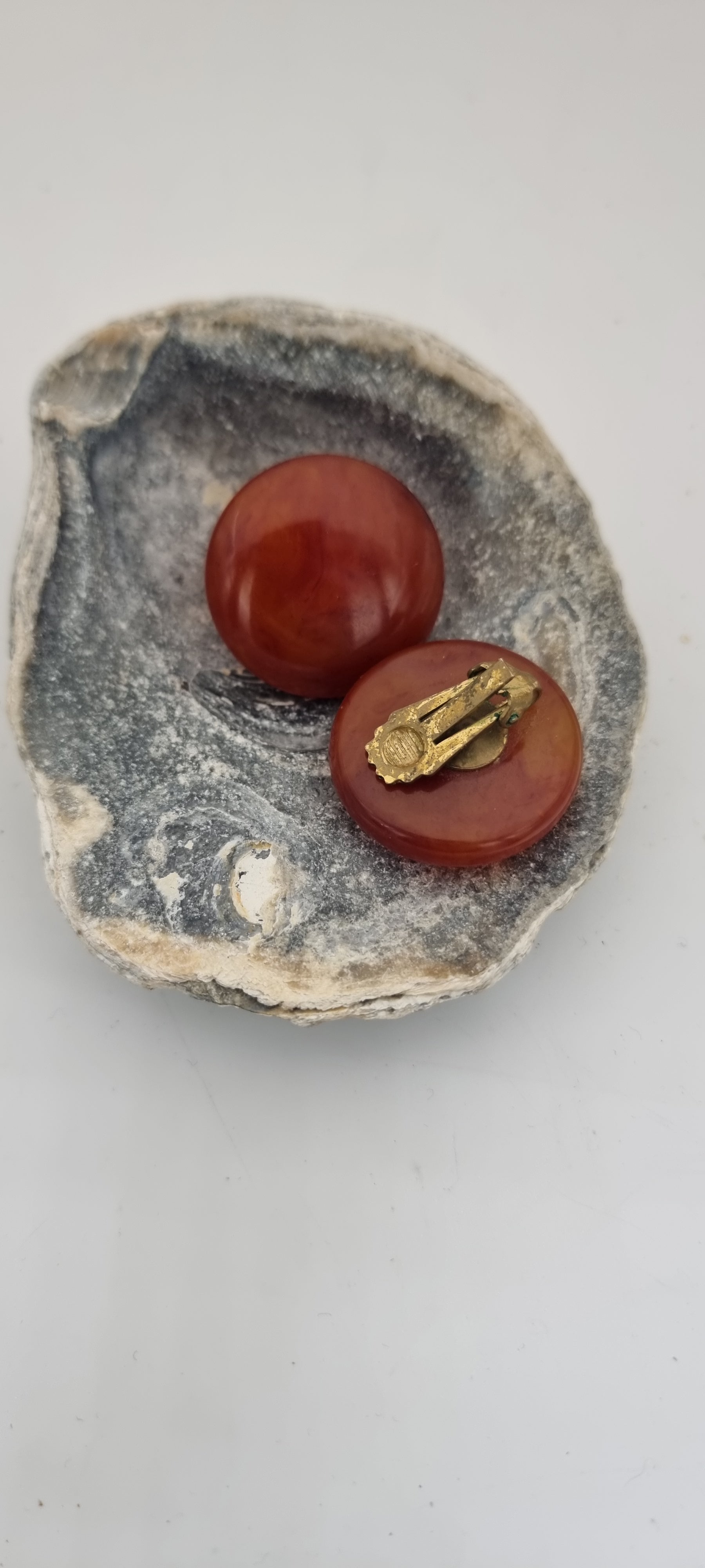 Vintage 1940s bakelite amber clip on earrings