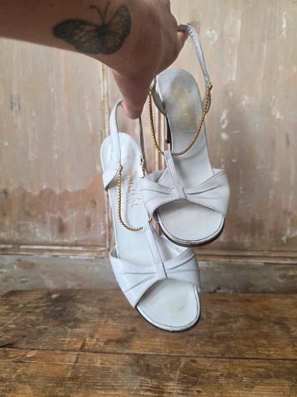 Vintage 1960s White Leather Slingback Heels – Gold Chain Detail – Made in Italy – UK 4