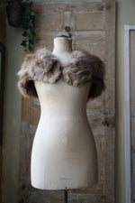 Load image into Gallery viewer, Vintage 1920s Fox Fur Capelet – Snow-Tipped Caramel Brown – Elegant Shoulder Wra
