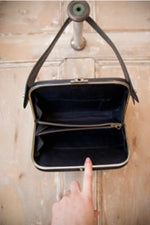 Load image into Gallery viewer, Vintage late 1930s Navy leather bag - Swivel handle - Goodwood revival
