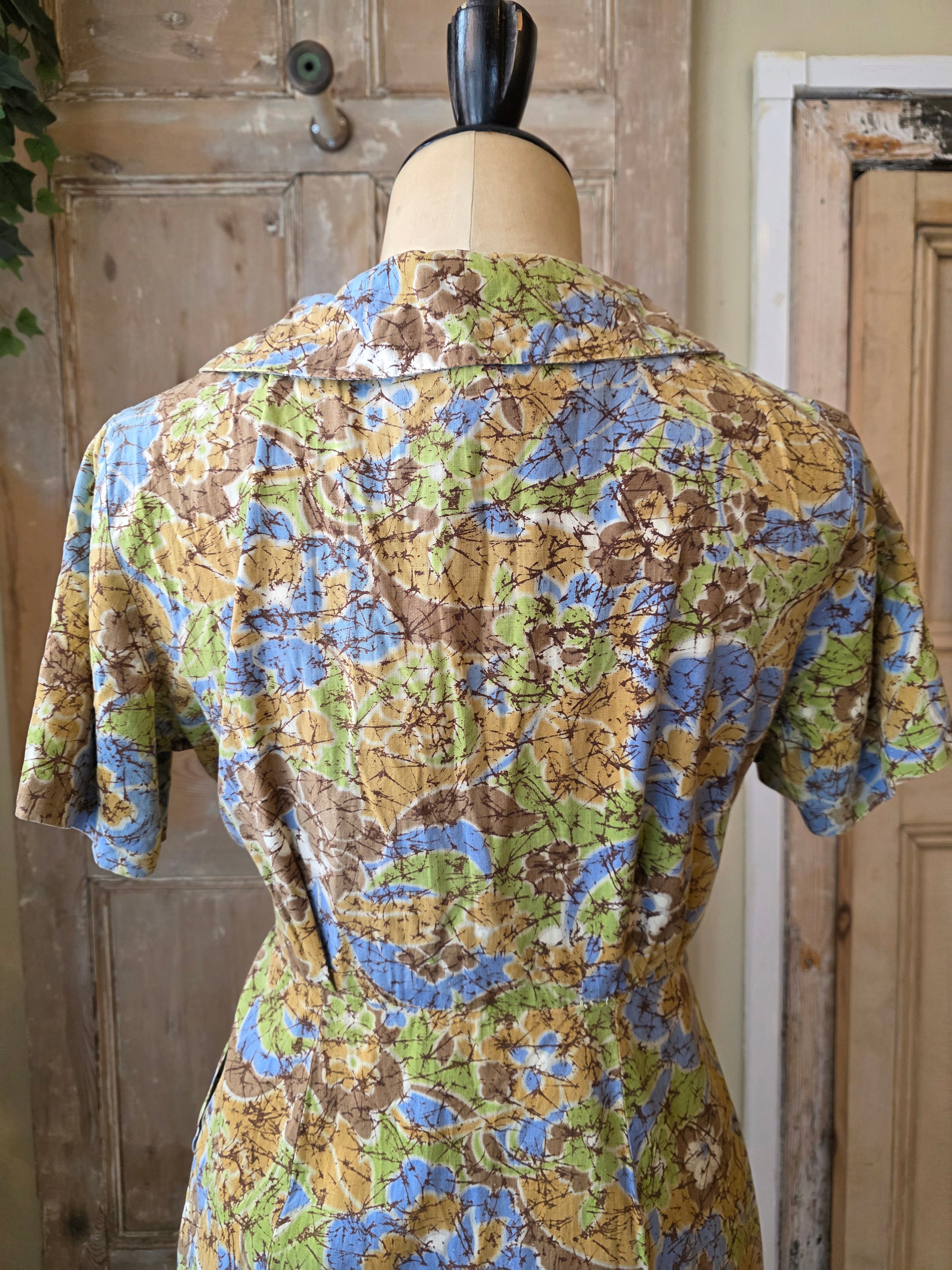 Vintage 1940s Style Floral Cotton Day Dress with Asymmetrical Collar – UK 10/12