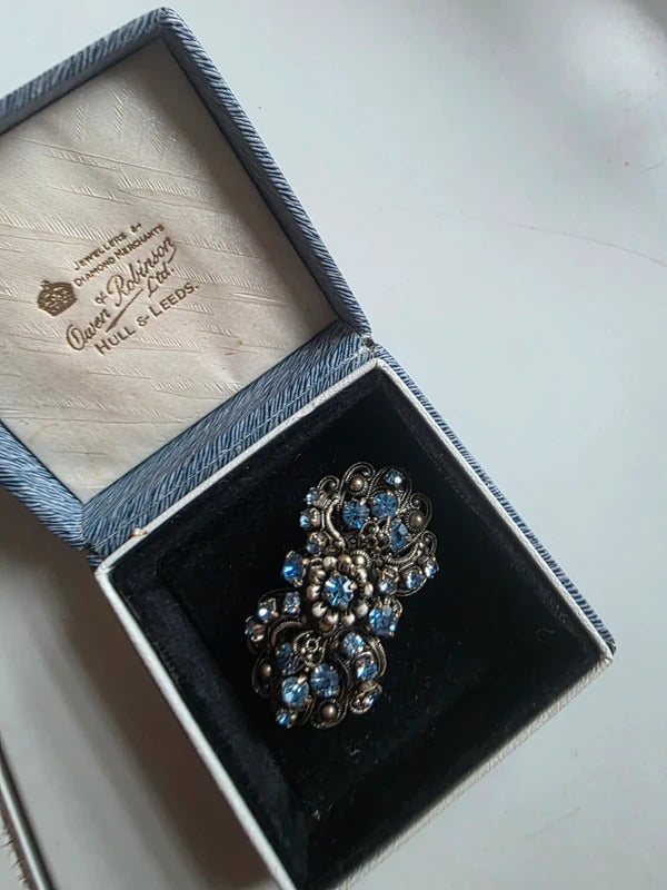 Vintage art deco 1930s silver-tone filigree blue paste brooch – bridal “something blue” 💙