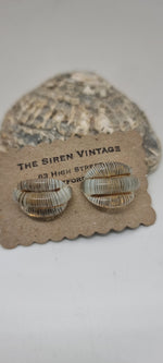 Load image into Gallery viewer, Vintage 1930s venetian glass clip on screw back earrings
