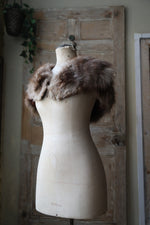 Load image into Gallery viewer, Vintage 1920s Fox Fur Capelet – Snow-Tipped Caramel Brown – Elegant Shoulder Wra
